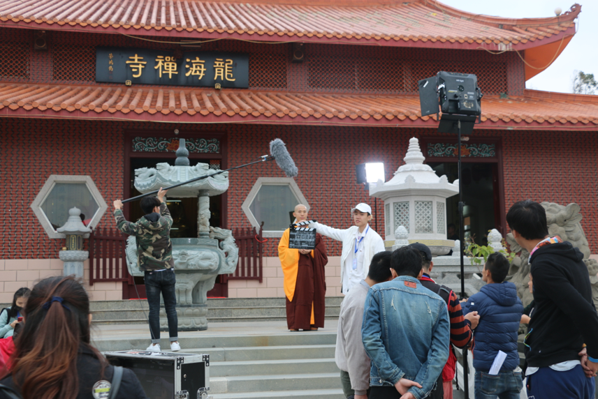 石狮龙海寺延溪法师受邀友情客串电影《孝心不能等》