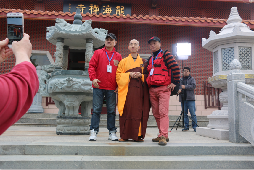 石狮龙海寺延溪法师受邀友情客串电影《孝心不能等》