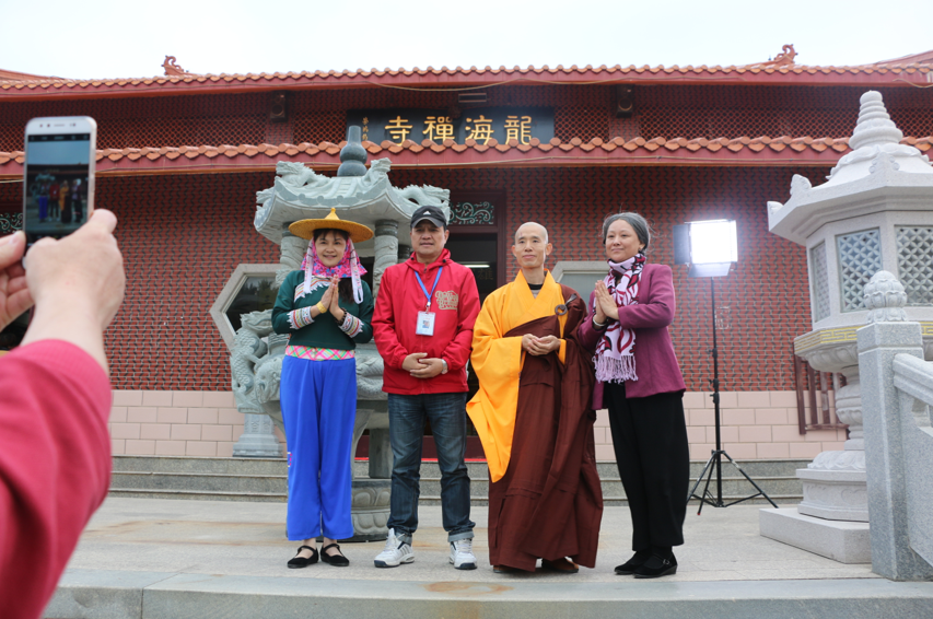 石狮龙海寺延溪法师受邀友情客串电影《孝心不能等》