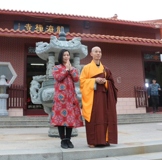 石狮龙海寺延溪法师受邀友情客串电影《孝心不能等》